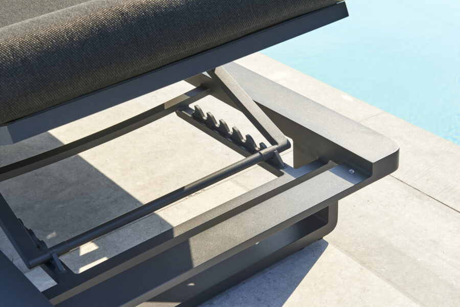 fitz roy lounger with cover lava