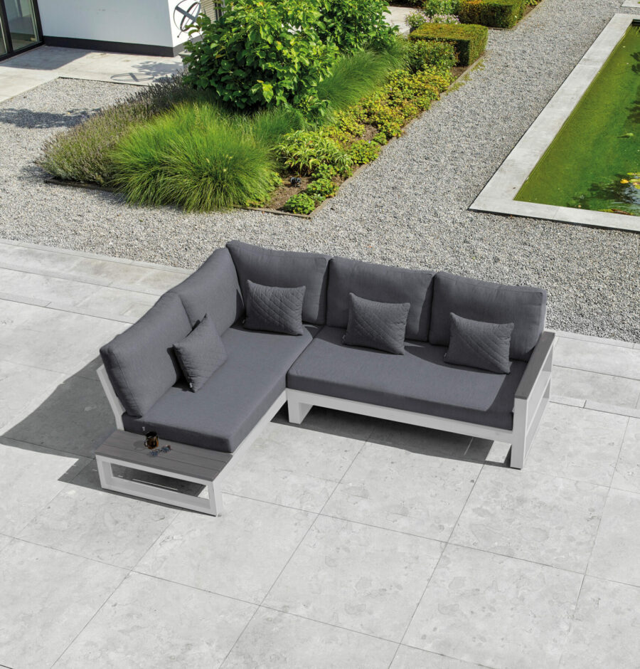 mallorca chaise with side table
