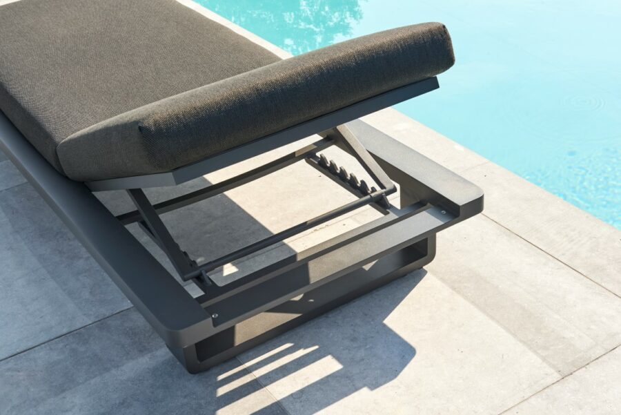 fitz roy lounger with cover lava