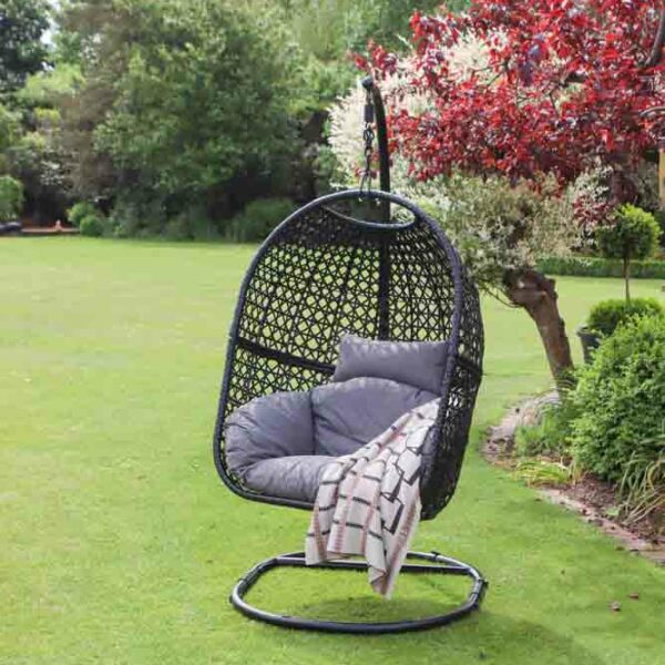 outdoor/indoor ramona wicker snug egg chair black
