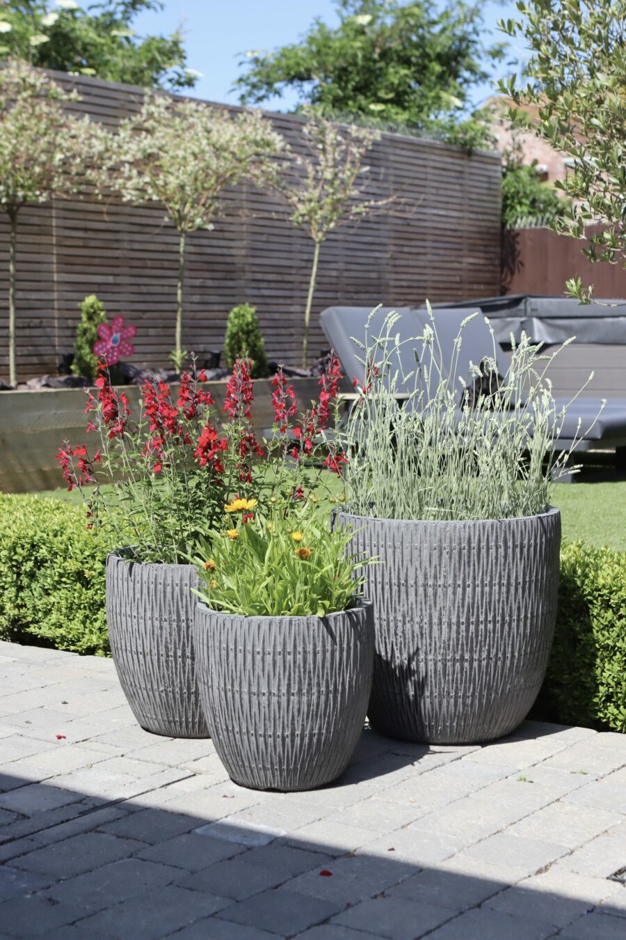 arango three fluted curved planters dark grey