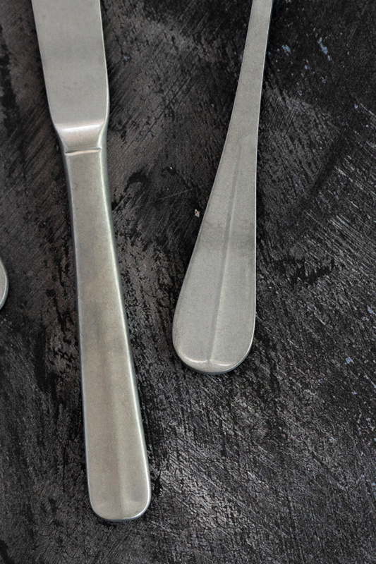 16 piece cutlery set with a rustic matt finish