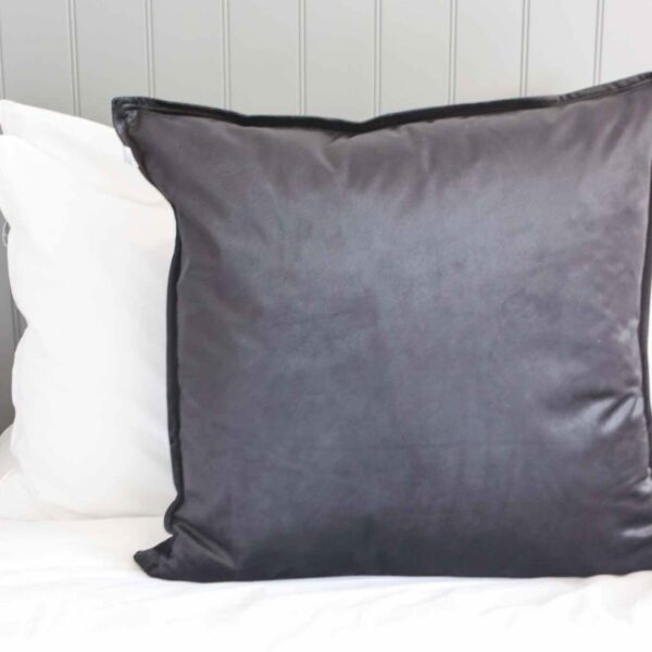 velvet cushion black