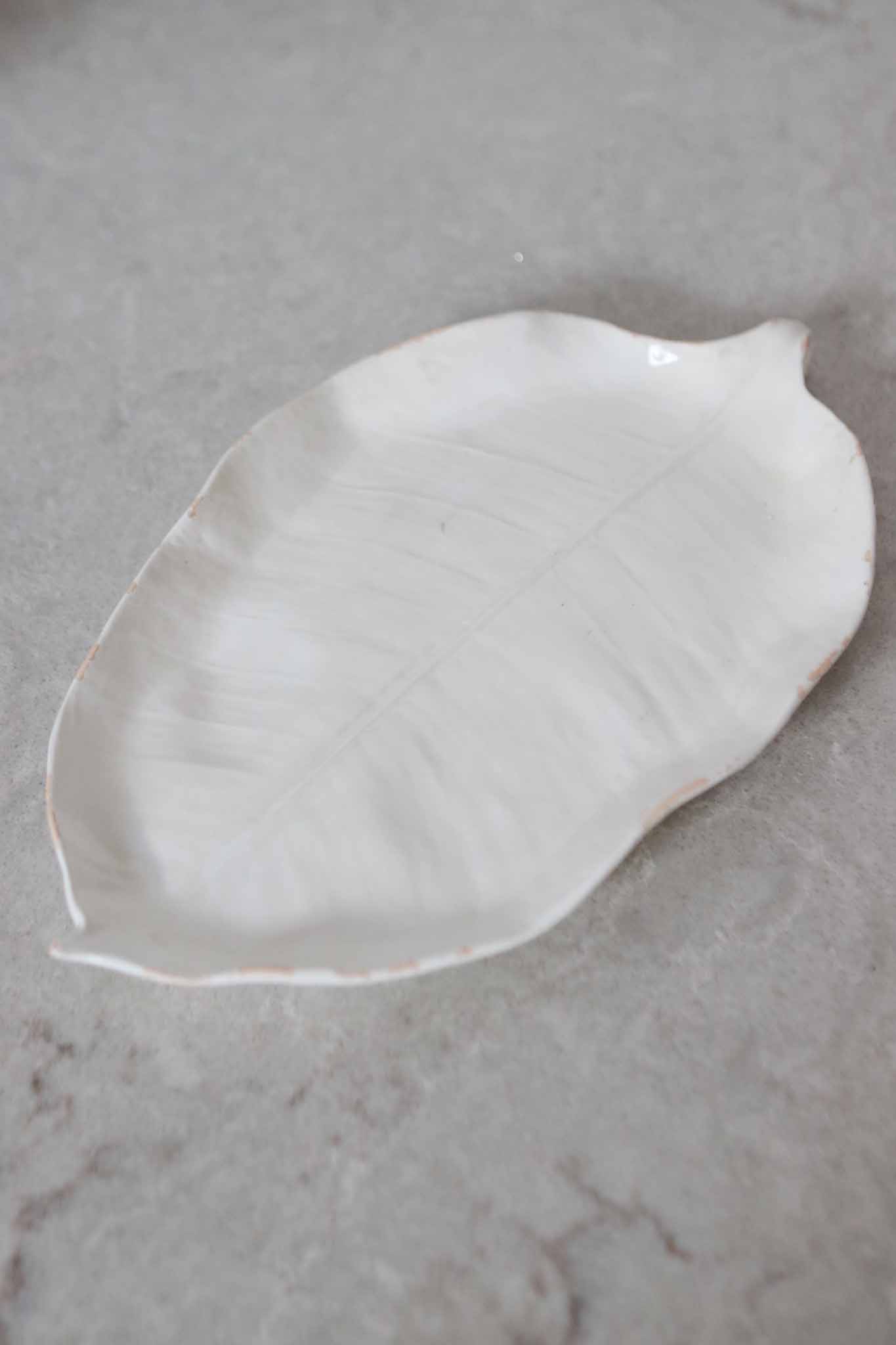 white distressed leaf bowl