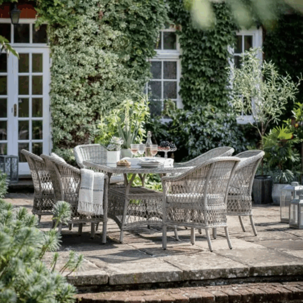 Outdoor Dining Tables & Chairs